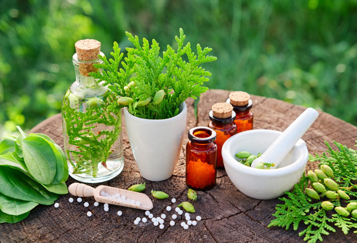 Hausmëttel an alternativ Medezin kritesch diskutéieren